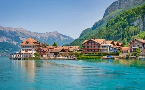 Danau Brienz tempat wisata di Swiss - CIMB Niaga