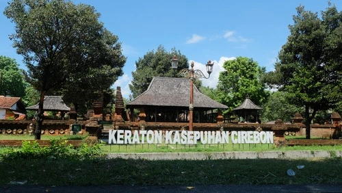 Wisata Cirebon Keraton Kasepuhan - CIMB Niaga