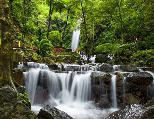 Wisata Trawas Air Terjun Dlundung - CIMB Niaga