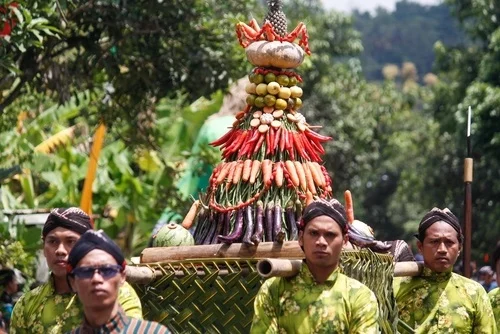 Tradisi Ampyang Maulid - CIMB Niaga