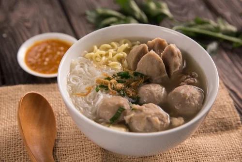 Bakso street food khas Indonesia - CIMB Niaga