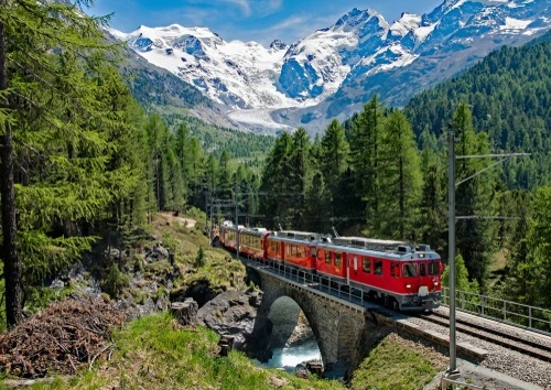 Bernina Express tempat wisata di Swiss - CIMB Niaga
