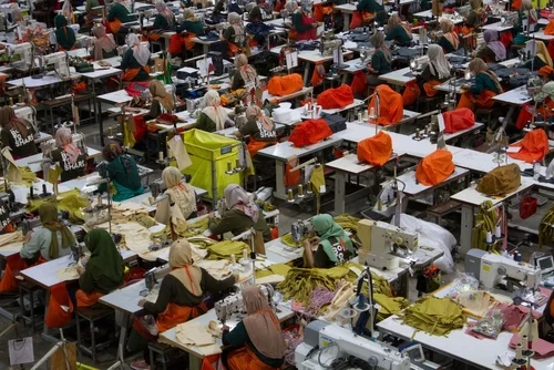 Kegiatan Ekonomi Bisnis Bidang Industri - CIMB Niaga