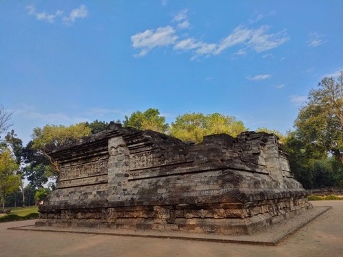 Candi Tegowangi Salah Satu Wisata Kediri - CIMB Niaga