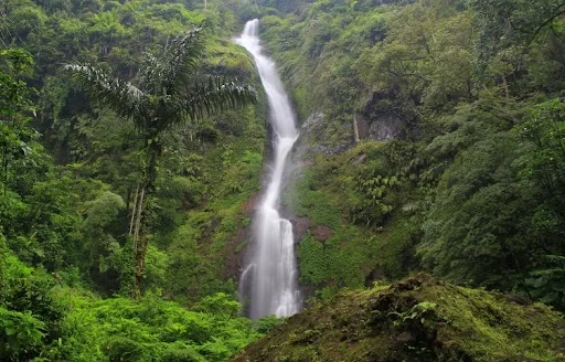 Curug Cibareubeuy rekomendasi wisata Subang - CIMB Niaga