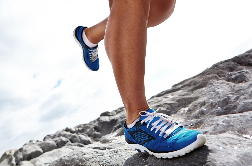 rekomendasi sepatu lari cross country shoes - CIMB Niaga
