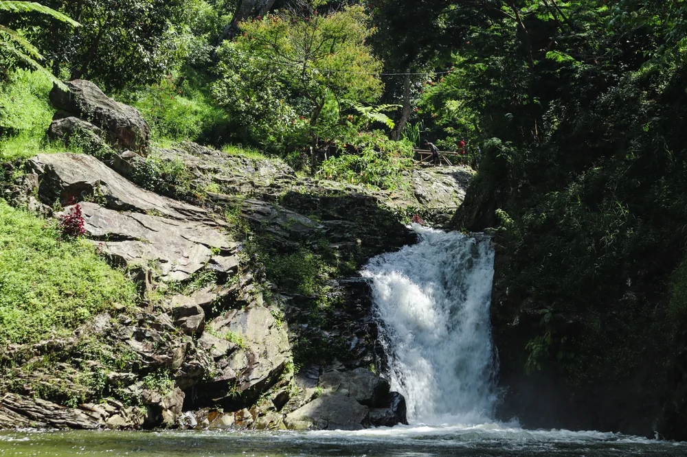 Curug Tilu Leuwi Opat tempat healing di bandung - CIMB Niaga
