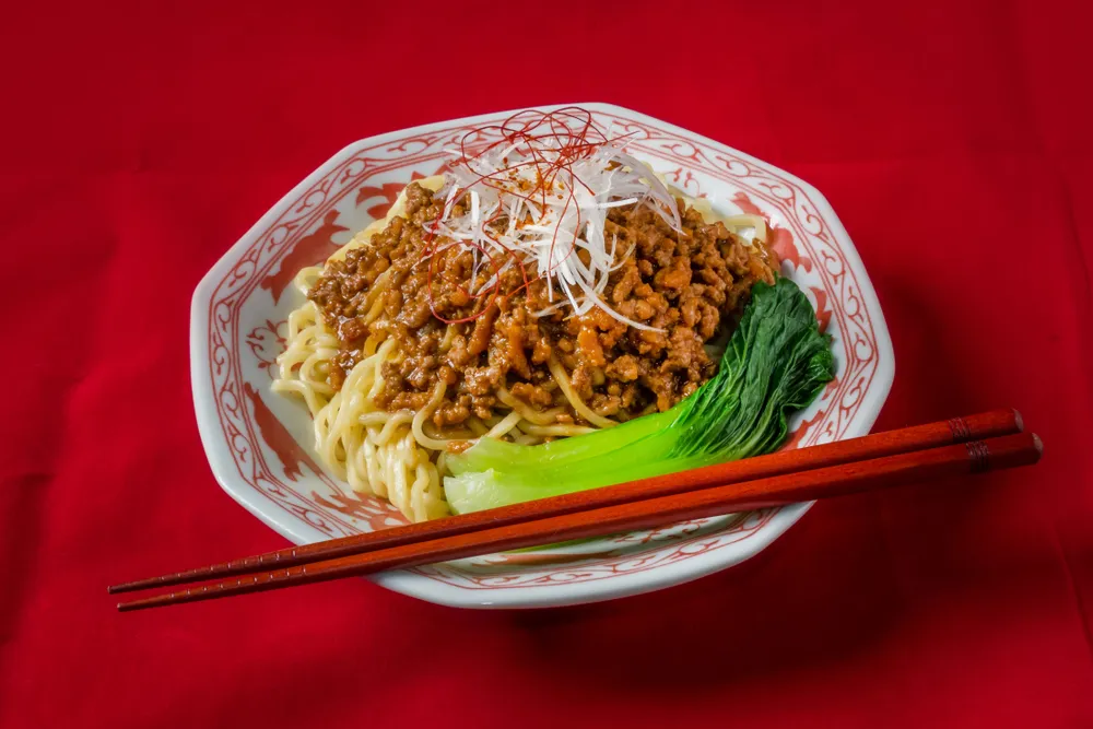 Makanan Khas China Dan Dan Noodles - CIMB Niaga