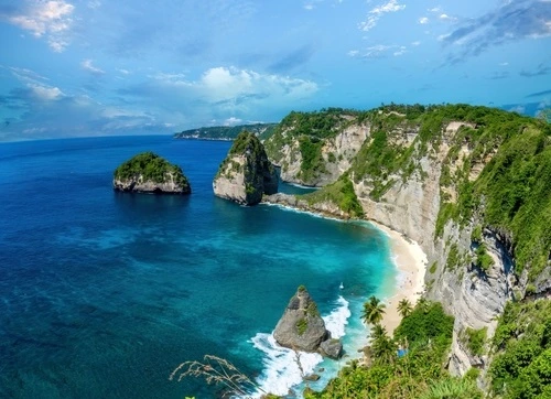 Diamond Beach Nusa Penida Bali - CIMB Niaga