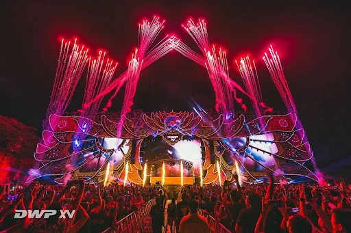 konser musik Djakarta Warehouse Project - CIMB Niaga