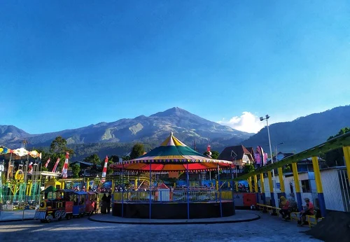 Wisata Trawas Taman Ghanjaran - CIMB Niaga