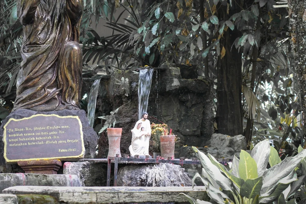 tempat wisata di Solo gua maria mojosongo - CIMB Niaga