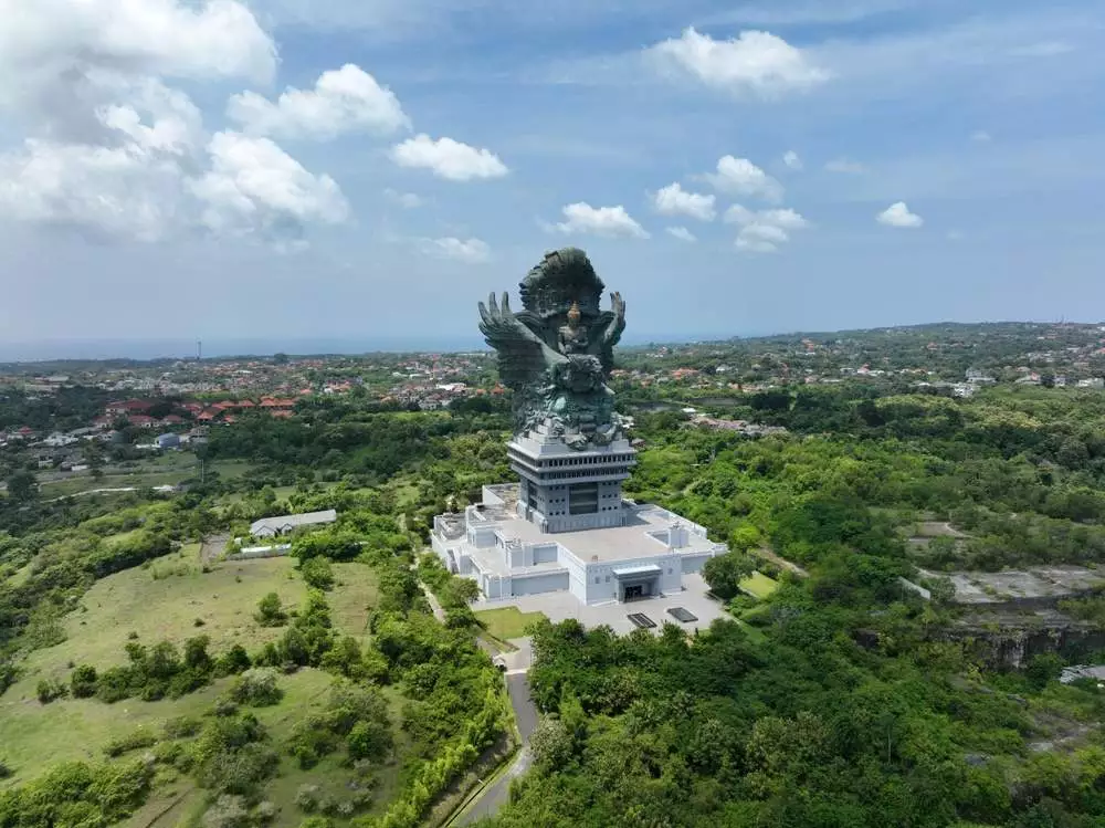 Garuda Wisnu Kencana tempat wisata Pulau Bali - CIMB Niaga