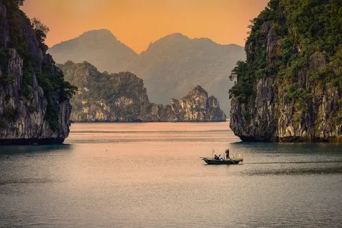 Ha Long Bay tempat wisata Vietnam - CIMB Niaga