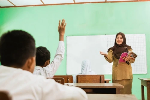 Karakteristik pendidikan formal - CIMB Niaga