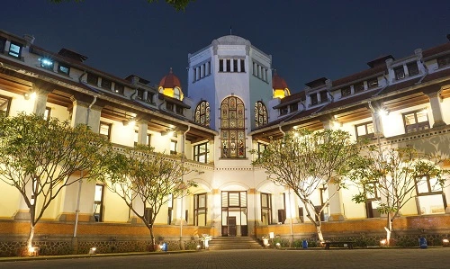 Wisata semarang lawang sewu - CIMB Niaga