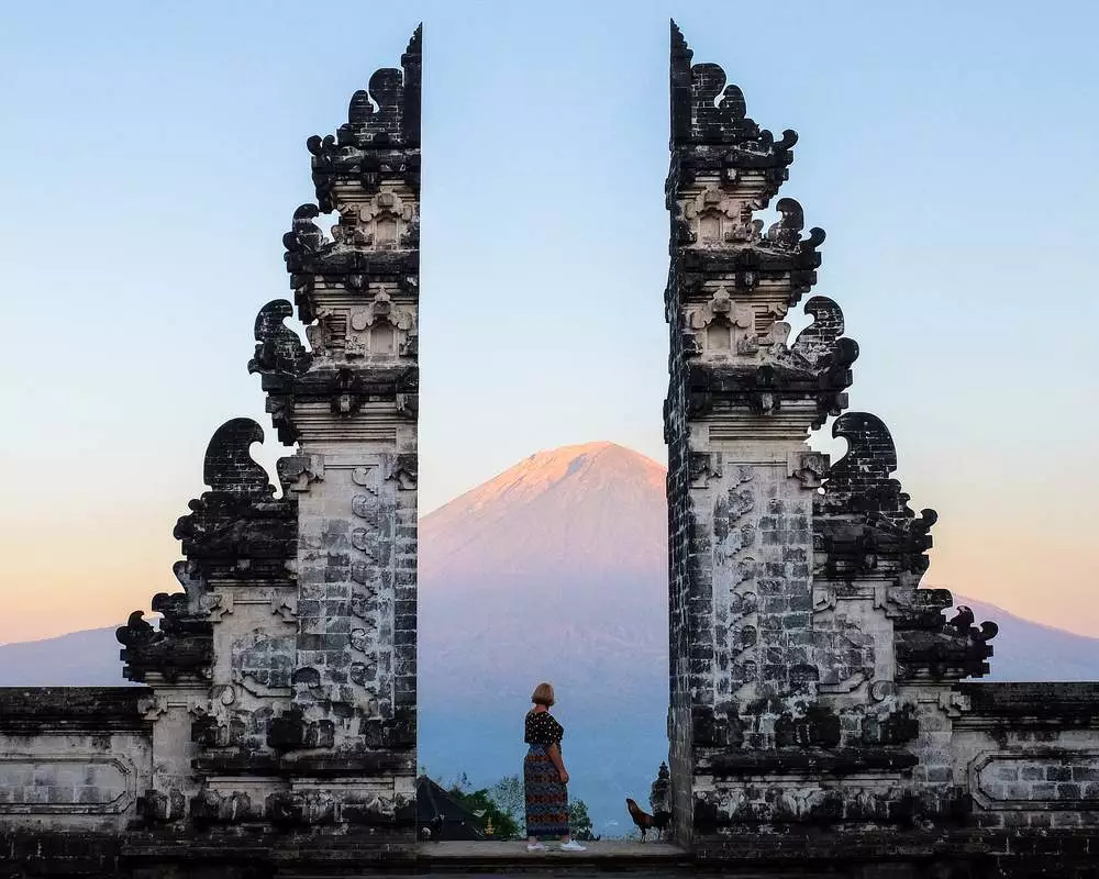 Pura Penataran Agung Lempuyang tempat wisata Pulau Bali - CIMB Niaga