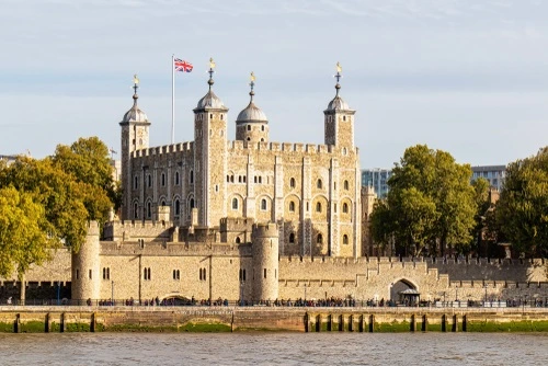 wisata inggris tower of london - CIMB Niaga