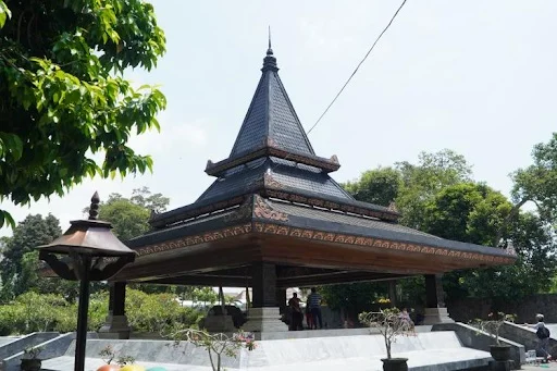 Wisata Blitar Makam Bung Karno - CIMB Niaga