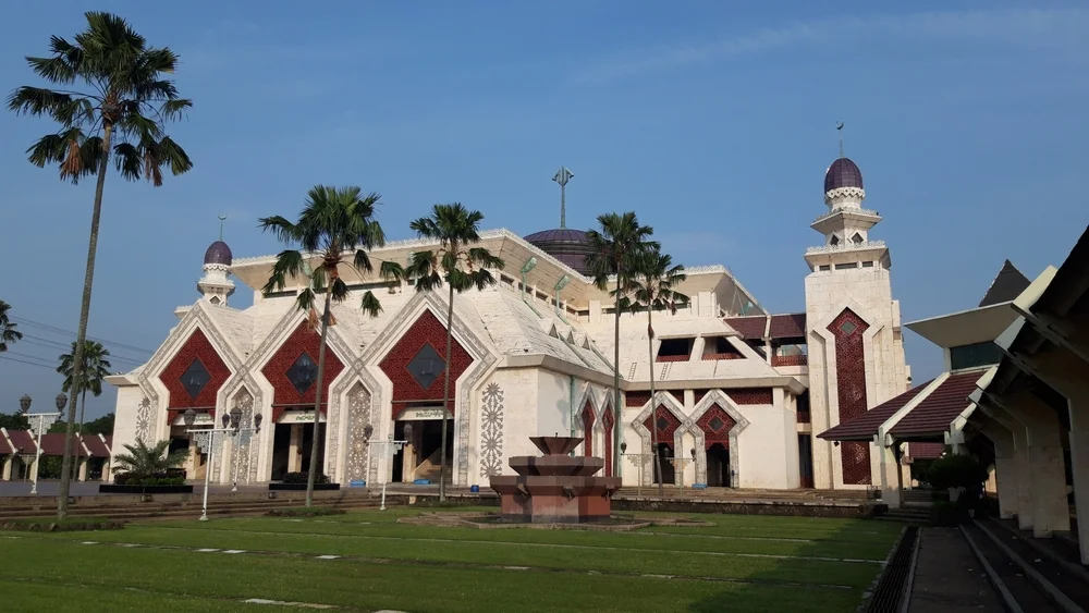 masjid agung at-tin masjid terbesar di Indonesia - CIMB Niaga