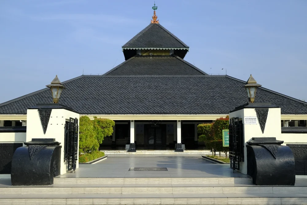 masjid agung demak masjid terbesar di Indonesia - CIMB Niaga