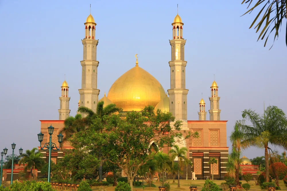 masjid dian al-mahri masjid terbesar di Indonesia - CIMB Niaga