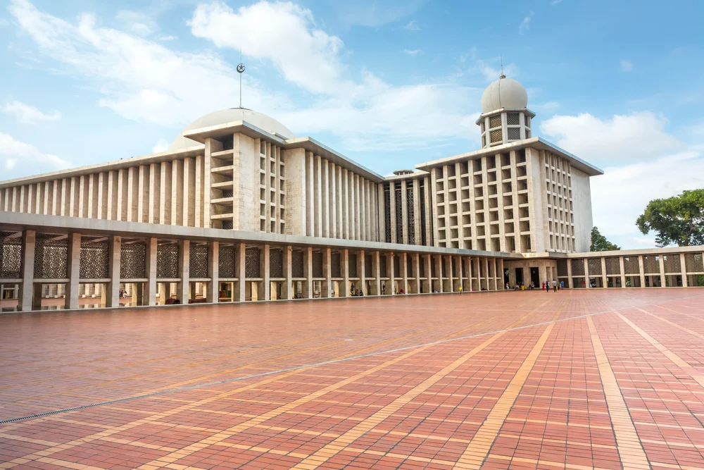 masjid istiqlal masjid terbesar di Indonesia - CIMB Niaga