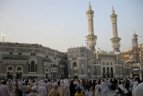 Masjidil Haram termasuk masjid terbesar di dunia - CIMB Niaga