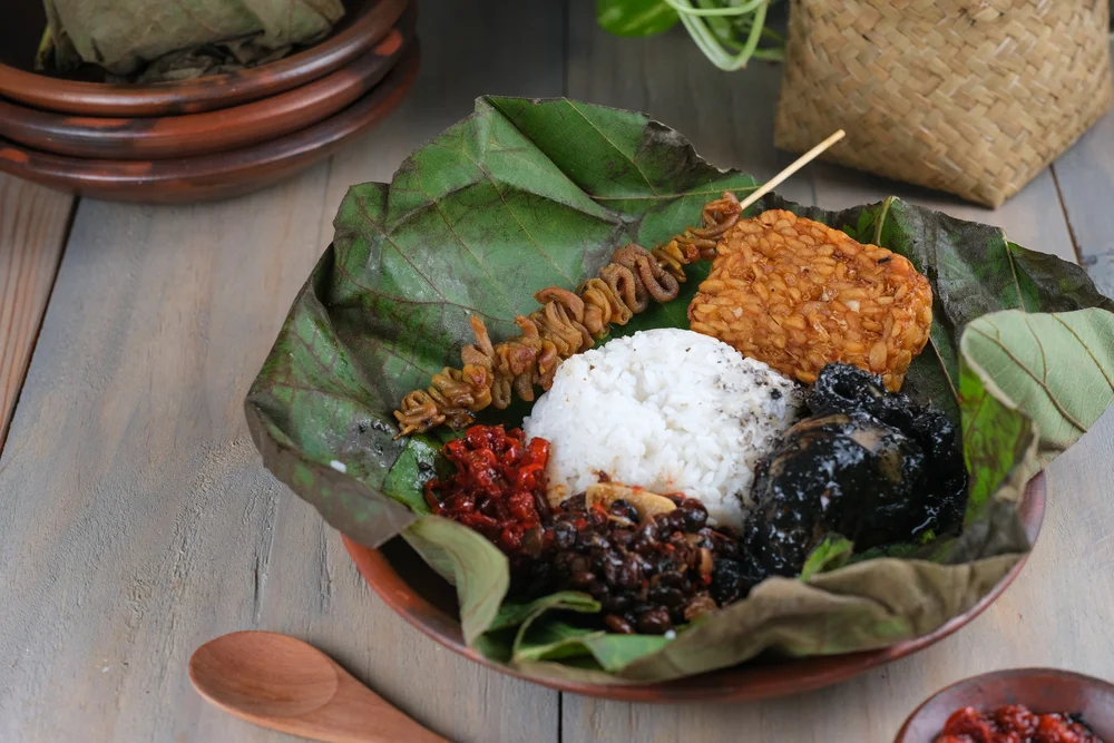 Makanan Khas Jawa Barat Nasi Jamblang - CIMB Niaga