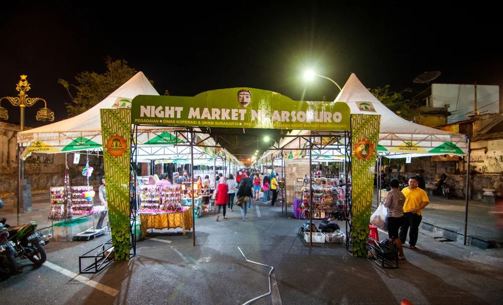 tempat wisata di Solo  ngarsopuro night market - CIMB Niaga