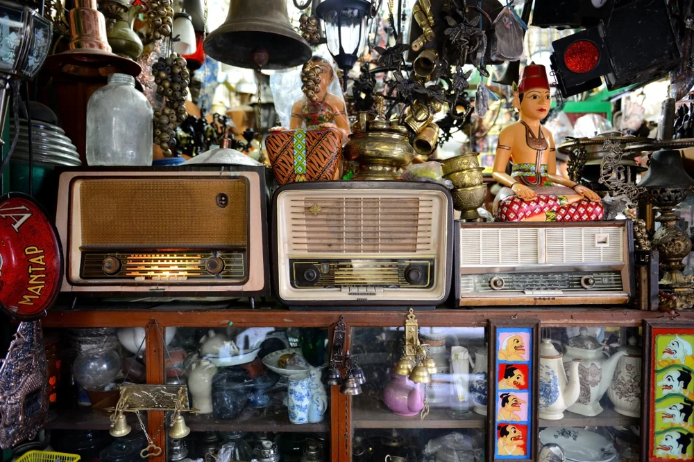 tempat wisata di Solo pasar barang antik - CIMB Niaga