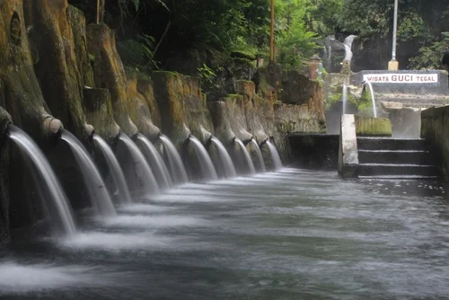 Wisata Guci Pemandian Air Panas - CIMB Niaga