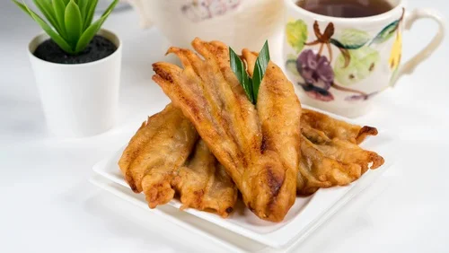 Pisang Goreng street food khas Indonesia - CIMB Niaga