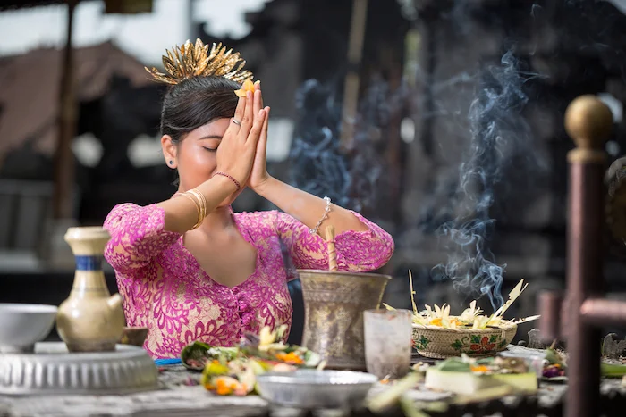 ritual keagamaan di pura luhur desa wisata penglipuran - CIMB Niaga