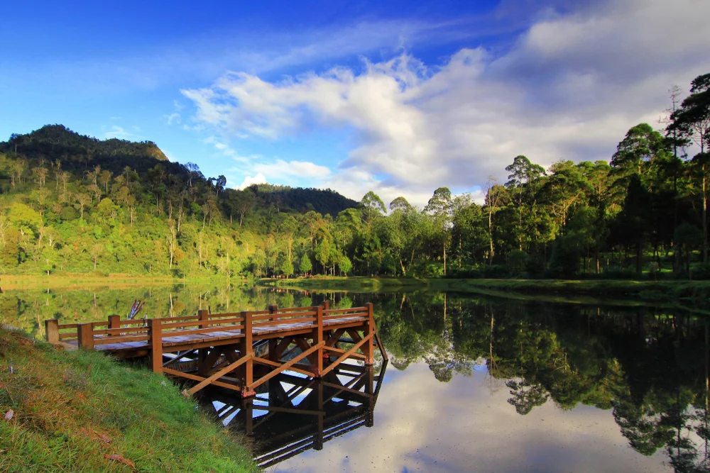 Situ Cisanti tempat healing di bandung - CIMB Niaga