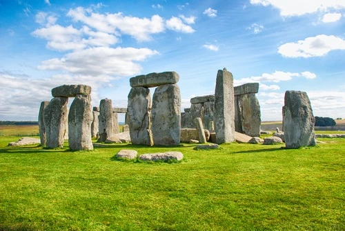 wisata inggris stonehenge - CIMB Niaga