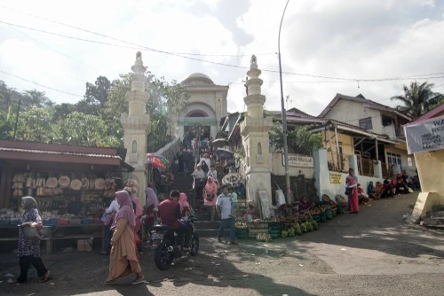 Ziarah wali songo makam sunan muria - CIMB Niaga