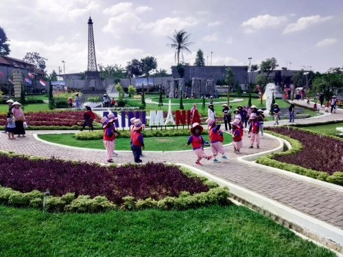 Wisata semarang cimory on the valley - CIMB Niaga