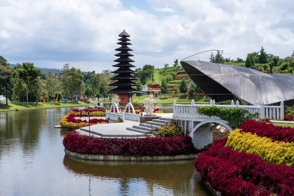 Taman Lembah Dewata tempat healing di bandung - CIMB Niaga
