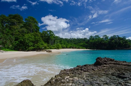 teluk hijau destinasi wisata banyuwangi - CIMB Niaga