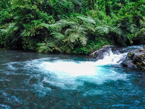 air terjun telunjuk raung destinasi wisata banyuwangi - CIMB Niaga