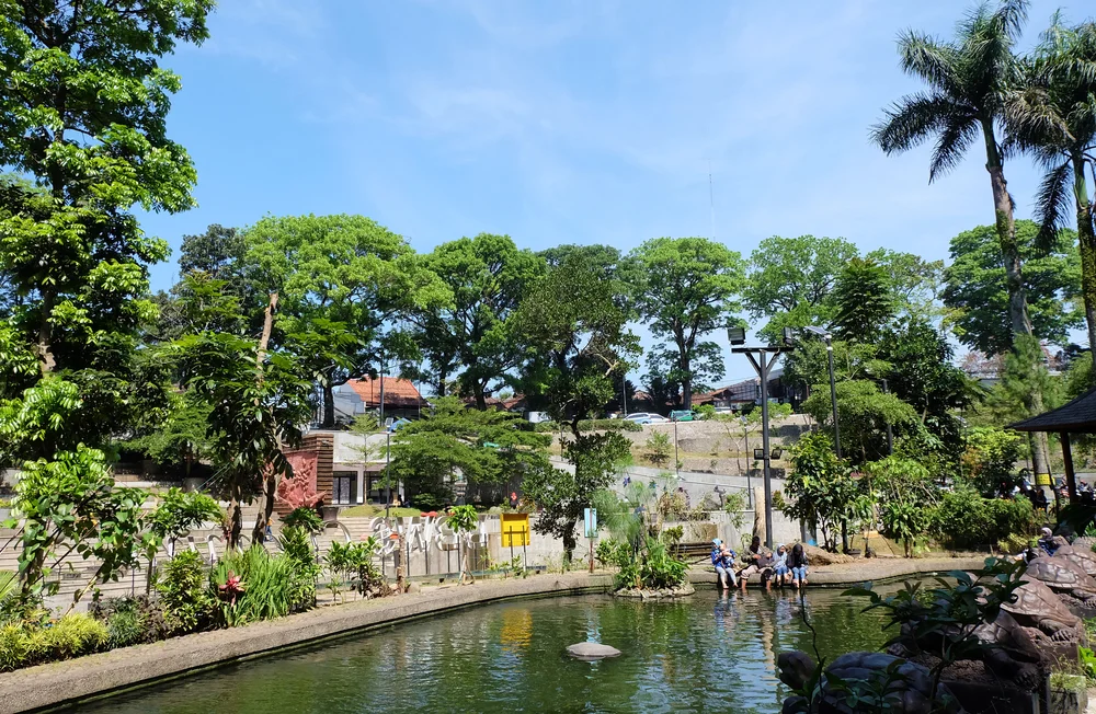 Teras Cikapundung tempat healing di bandung - CIMB Niaga