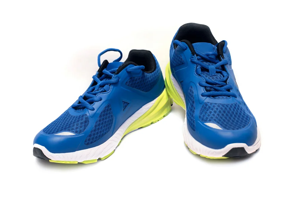 rekomendasi sepatu lari walking shoes - CIMB Niaga