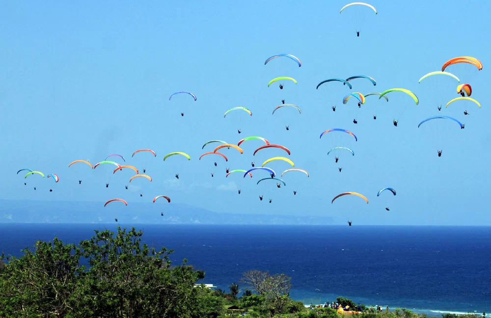 Wisata Paralayang Bukit Timbis - CIMB Niaga