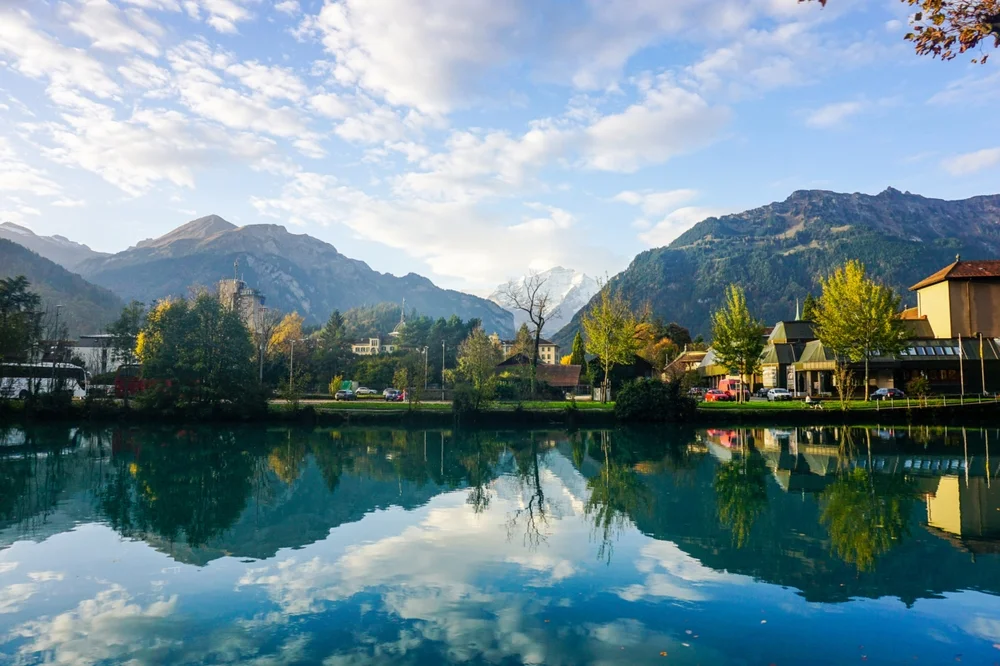 Tempat Wisata di Swiss Danau Brienz - CIMB Niaga