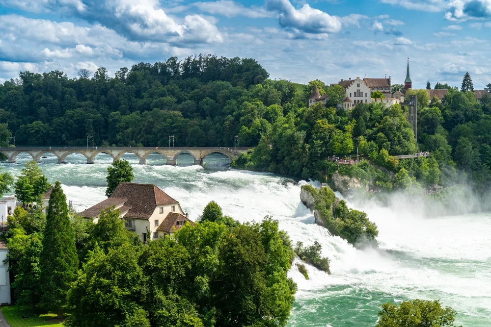 Tempat Wisata di Swiss Air Terjun Rhine - CIMB Niaga