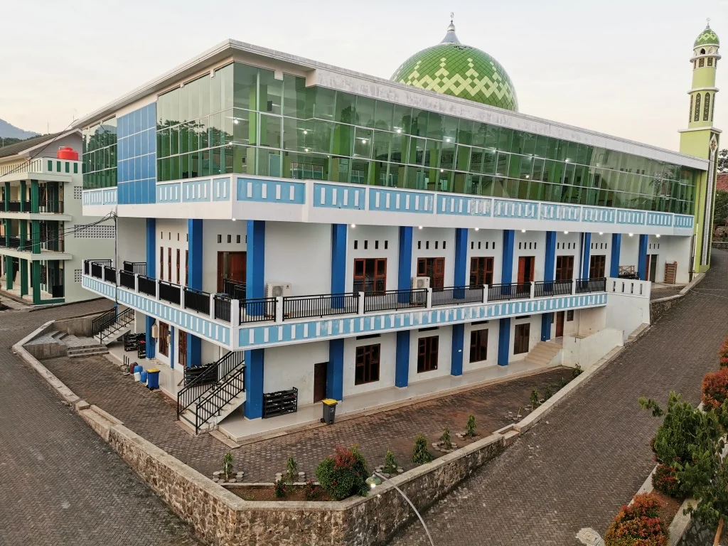 Pondok pesantren yanbu'ul quran kudus - CIMB Niaga